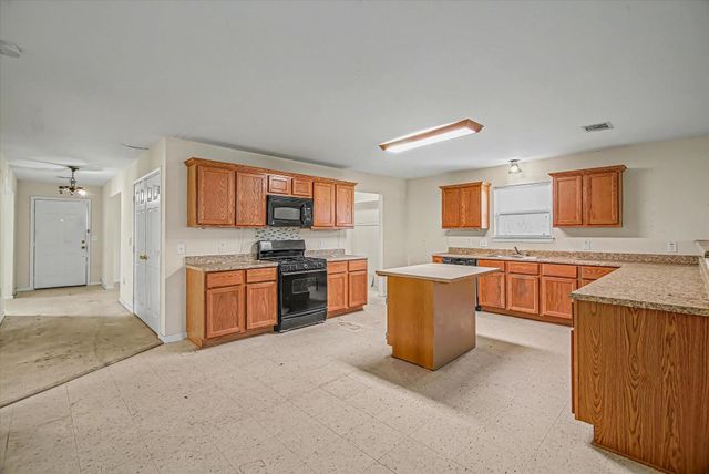 104 Macarthur Street, Baytown, TX 77520