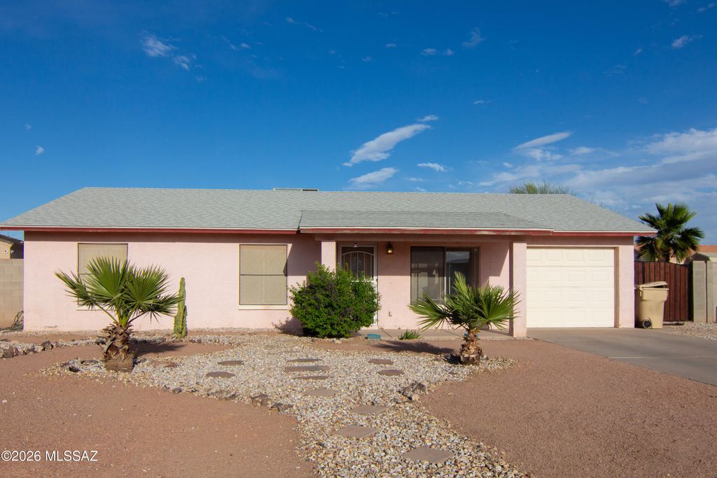 8890 W Rafael Drive, Arizona City, AZ 85123