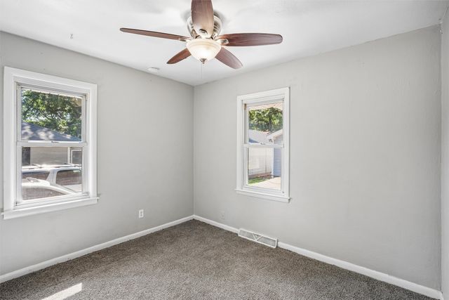 3 E Bell Avenue, Des Moines, IA 50315