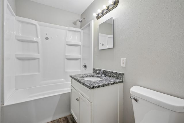 3 E Bell Avenue, Des Moines, IA 50315