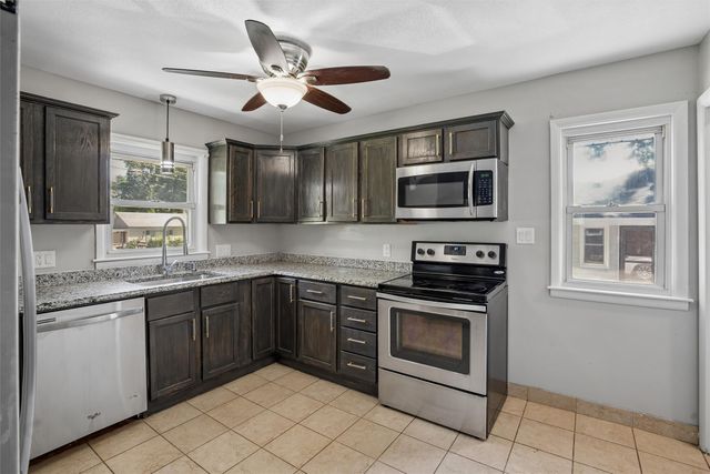 3 E Bell Avenue, Des Moines, IA 50315