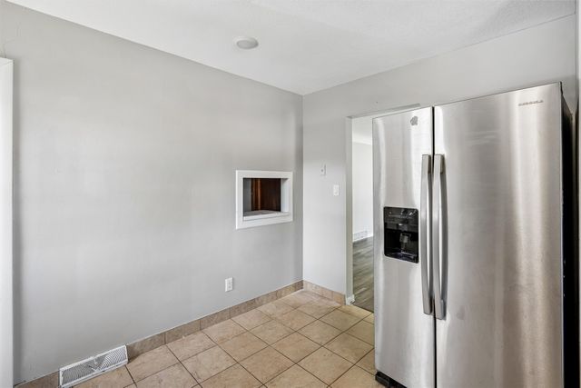 3 E Bell Avenue, Des Moines, IA 50315