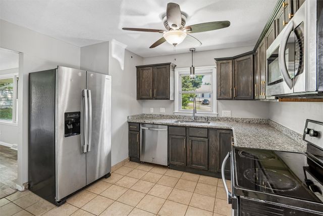 3 E Bell Avenue, Des Moines, IA 50315
