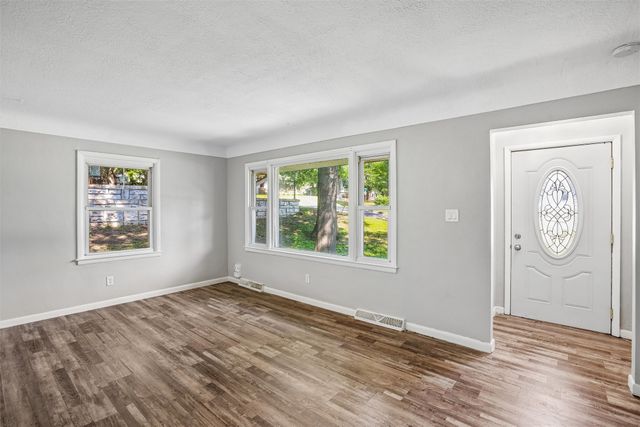 3 E Bell Avenue, Des Moines, IA 50315