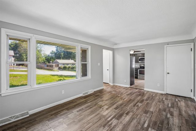 3 E Bell Avenue, Des Moines, IA 50315