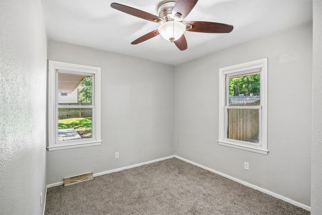 3 E Bell Avenue, Des Moines, IA 50315