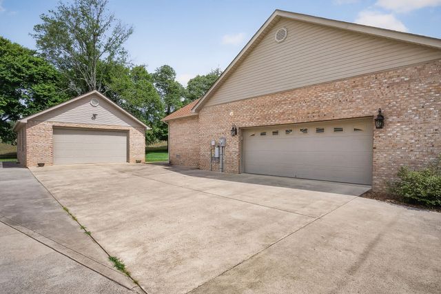 492 Nob Hill Dr, Sparta, TN 38583
