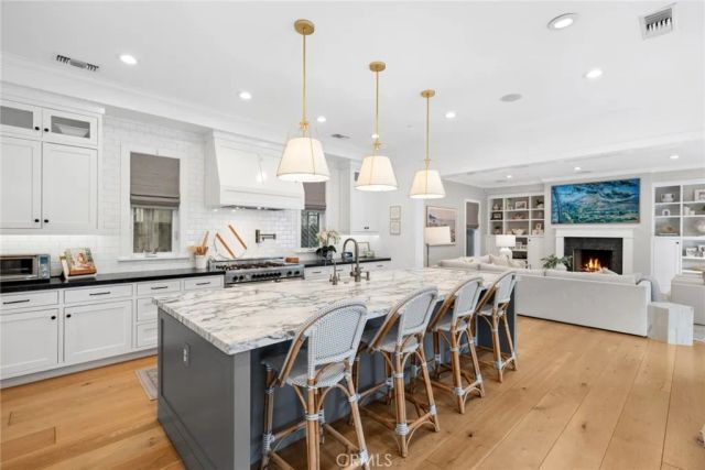 460 Santa Ana Avenue, Newport Beach, CA 92663