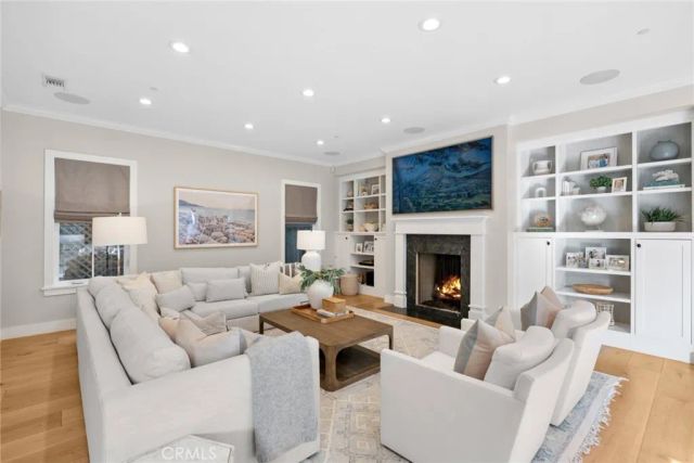 460 Santa Ana Avenue, Newport Beach, CA 92663