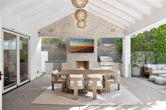 460 Santa Ana Avenue, Newport Beach, CA 92663