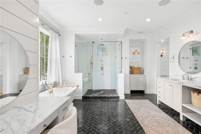 460 Santa Ana Avenue, Newport Beach, CA 92663