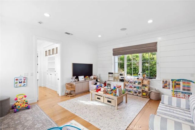 460 Santa Ana Avenue, Newport Beach, CA 92663