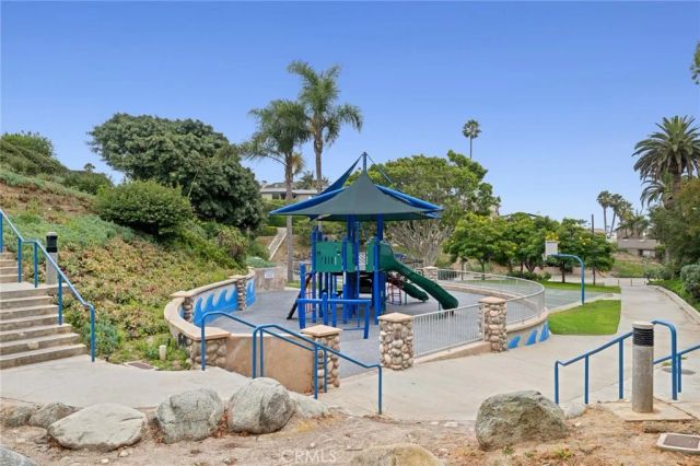 460 Santa Ana Avenue, Newport Beach, CA 92663