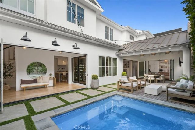 460 Santa Ana Avenue, Newport Beach, CA 92663