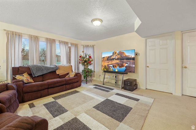 3256 W STAR FIRE RD, South Jordan, UT 84095