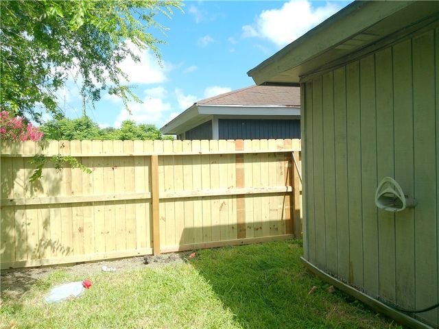 2614 Camargo Dr, Corpus Christi, TX 78415