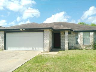 2614 Camargo Dr, Corpus Christi, TX 78415