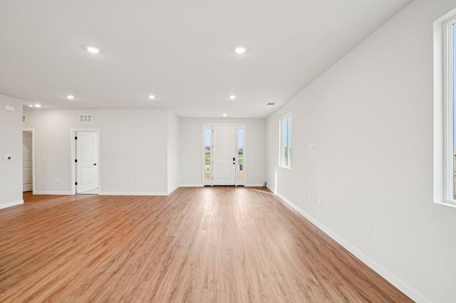 1627 Hansen Ranch Rd, Olivehurst, CA 95961