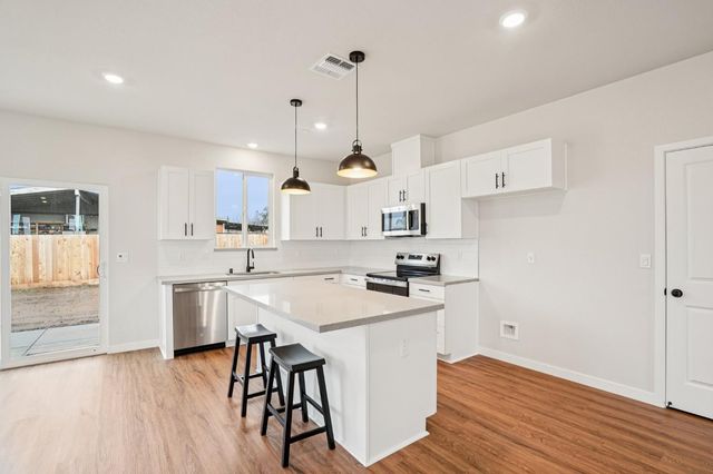 1627 Hansen Ranch Rd, Olivehurst, CA 95961