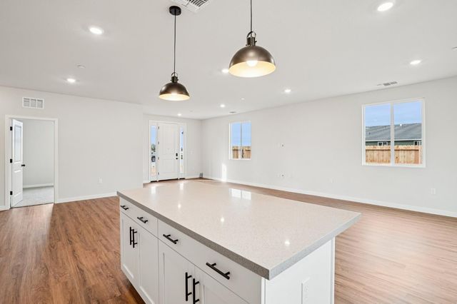 1627 Hansen Ranch Rd, Olivehurst, CA 95961