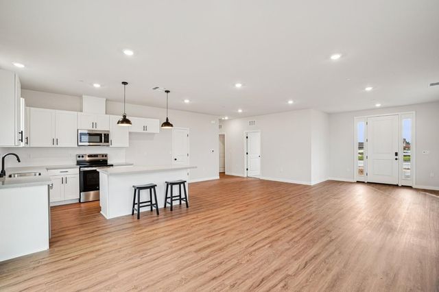 1627 Hansen Ranch Rd, Olivehurst, CA 95961