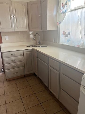9735 S Michigan Avenue 1ST, Chicago, IL 60628