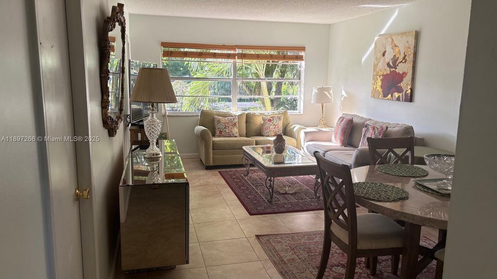 5141 W Oakland Park Blvd 208, Lauderdale Lakes, FL 33313
