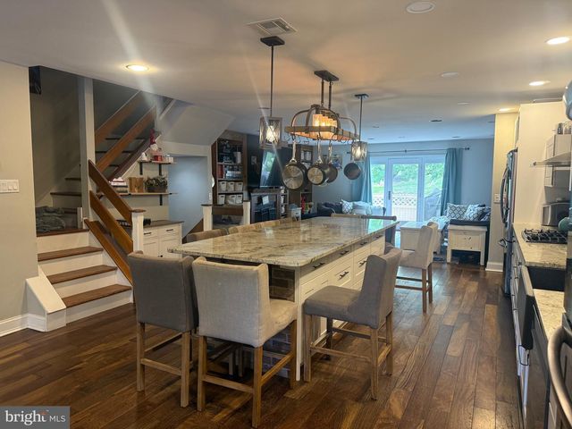 27 MAIN ST, Chesterbrook, PA 19087