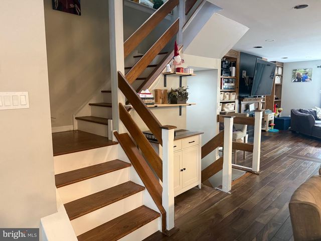 27 MAIN ST, Chesterbrook, PA 19087