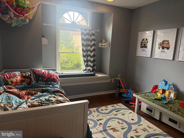 27 MAIN ST, Chesterbrook, PA 19087