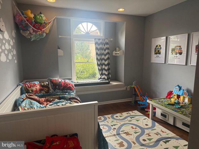 27 MAIN ST, Chesterbrook, PA 19087