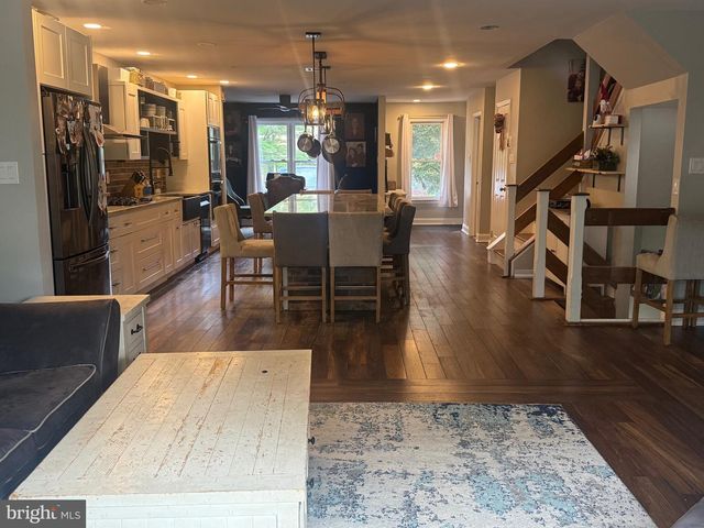 27 MAIN ST, Chesterbrook, PA 19087
