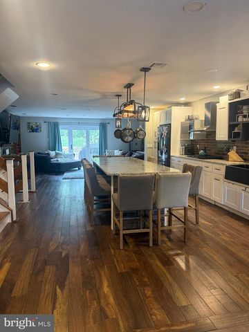 27 MAIN ST, Chesterbrook, PA 19087