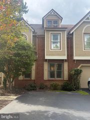 27 MAIN ST, Chesterbrook, PA 19087
