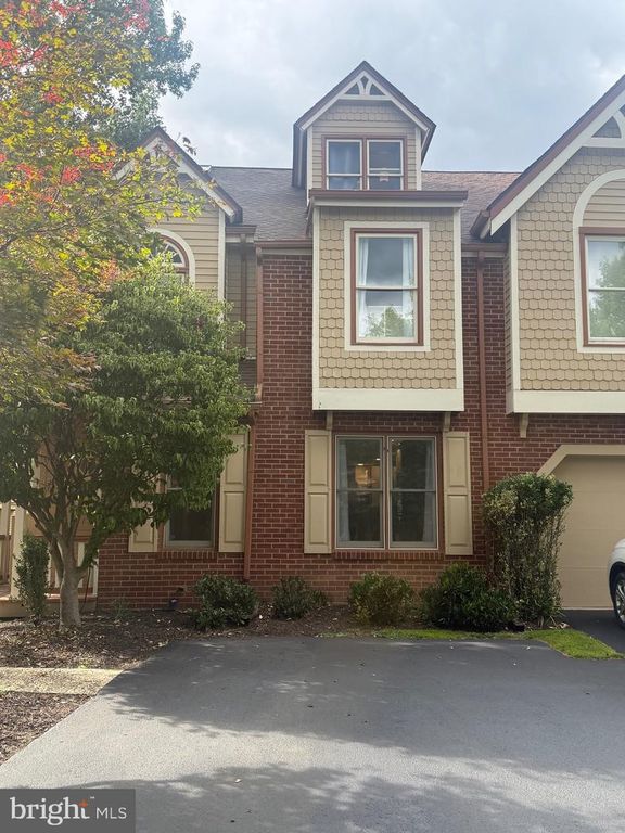 27 MAIN ST, Chesterbrook, PA 19087