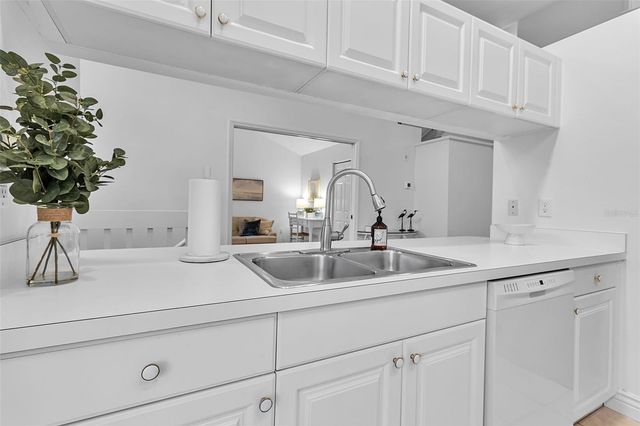 8340 WINGATE DRIVE 1023, Sarasota, FL 34238