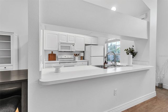 8340 WINGATE DRIVE 1023, Sarasota, FL 34238