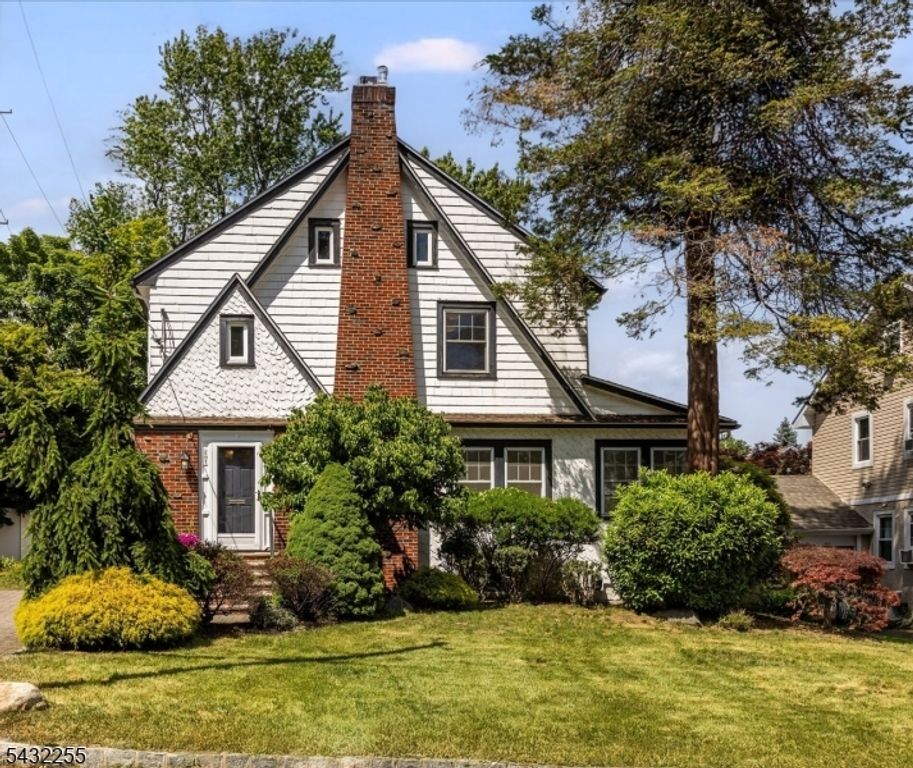 61 Luddington Rd, West Orange Twp., NJ 07052