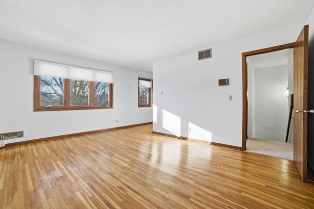 183 Windsor Court, New Brighton, MN 55112