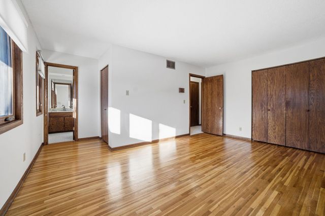 183 Windsor Court, New Brighton, MN 55112