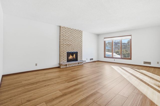 183 Windsor Court, New Brighton, MN 55112