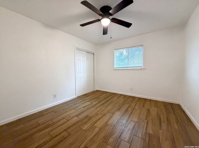 3702 AUTUMN LN, San Antonio, TX 78219