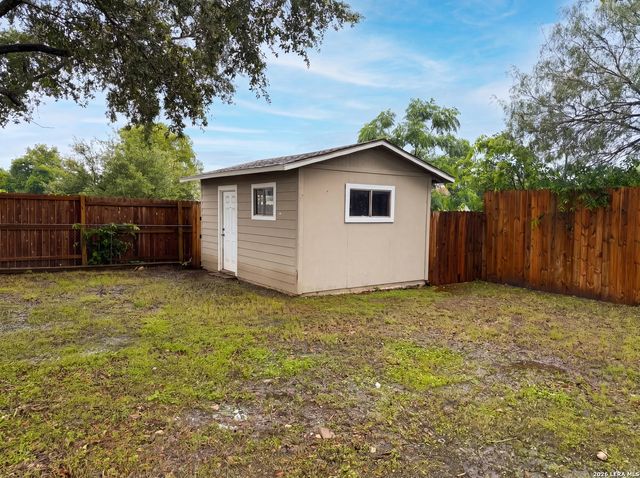 3702 AUTUMN LN, San Antonio, TX 78219