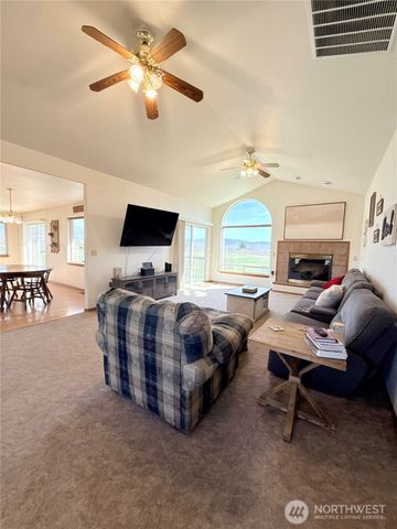 82 Epley Road, Omak, WA 98841