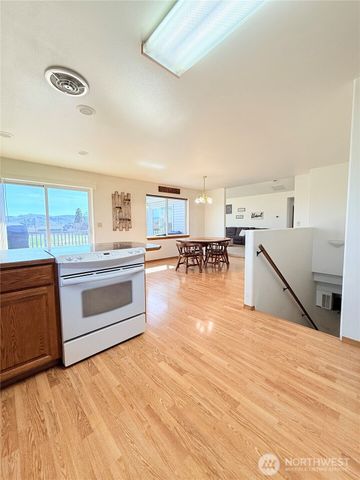 82 Epley Road, Omak, WA 98841