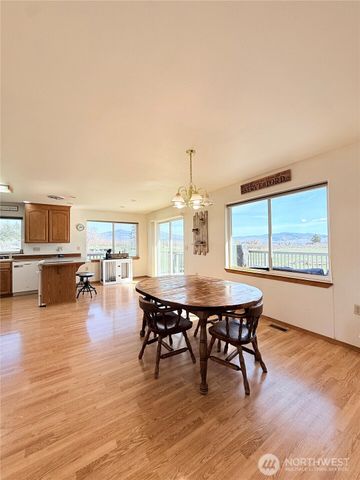 82 Epley Road, Omak, WA 98841