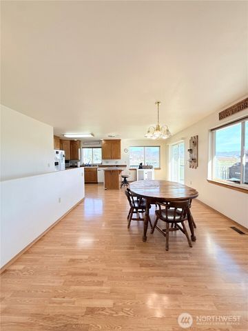 82 Epley Road, Omak, WA 98841