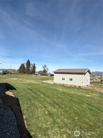82 Epley Road, Omak, WA 98841