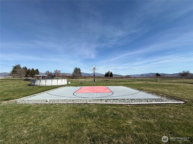 82 Epley Road, Omak, WA 98841