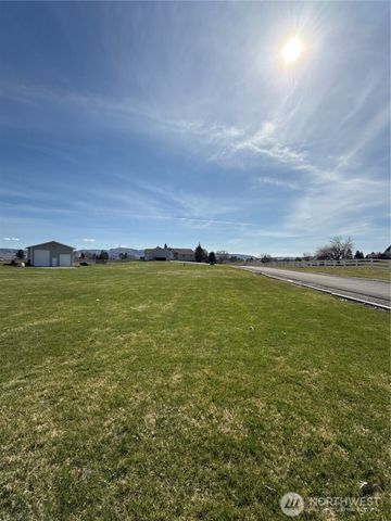 82 Epley Road, Omak, WA 98841